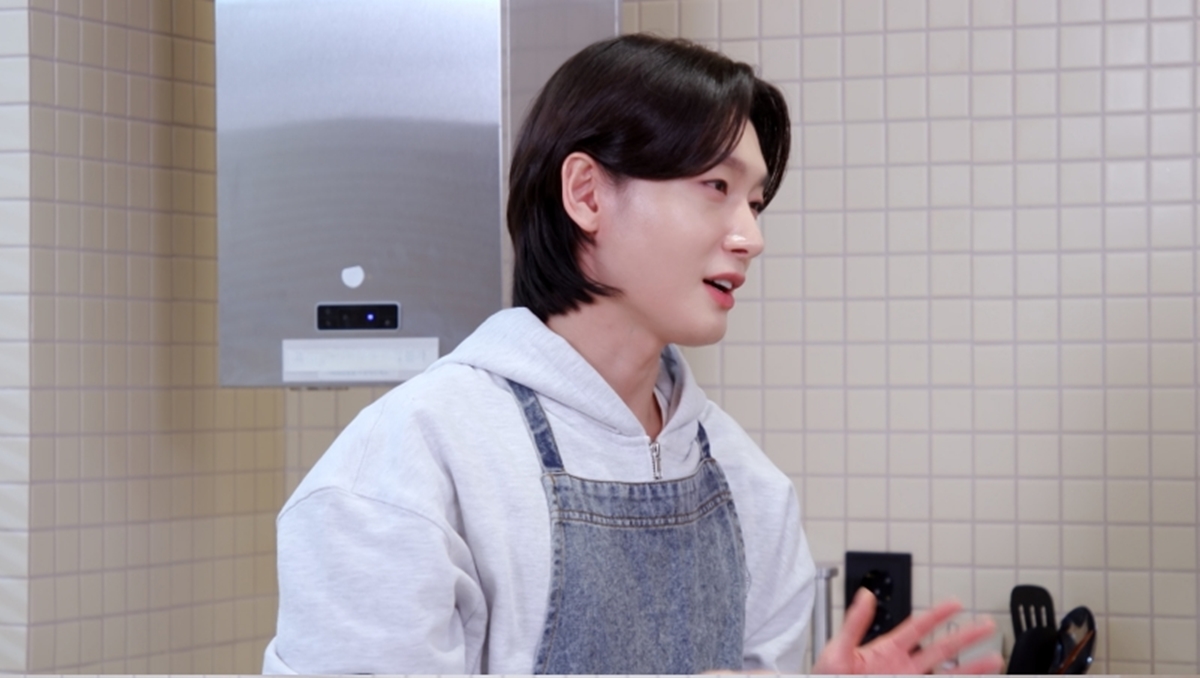 노란 수영복에 섹시한 몸매 어필하는 존예 처자