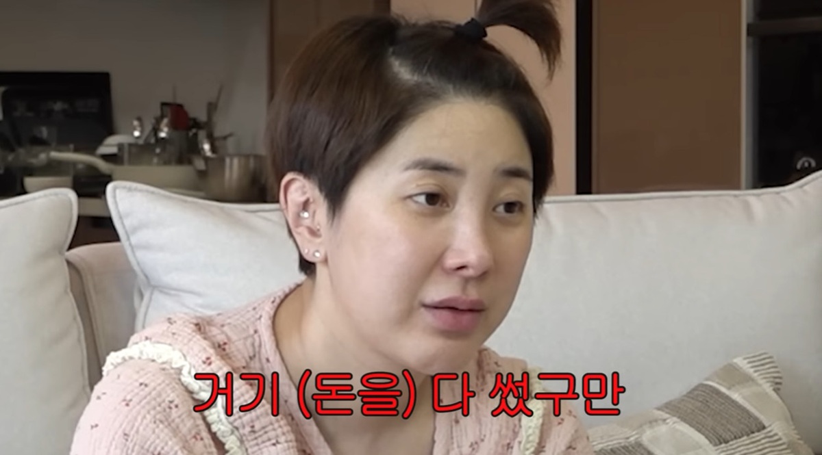 노란 수영복에 섹시한 몸매 어필하는 존예 처자