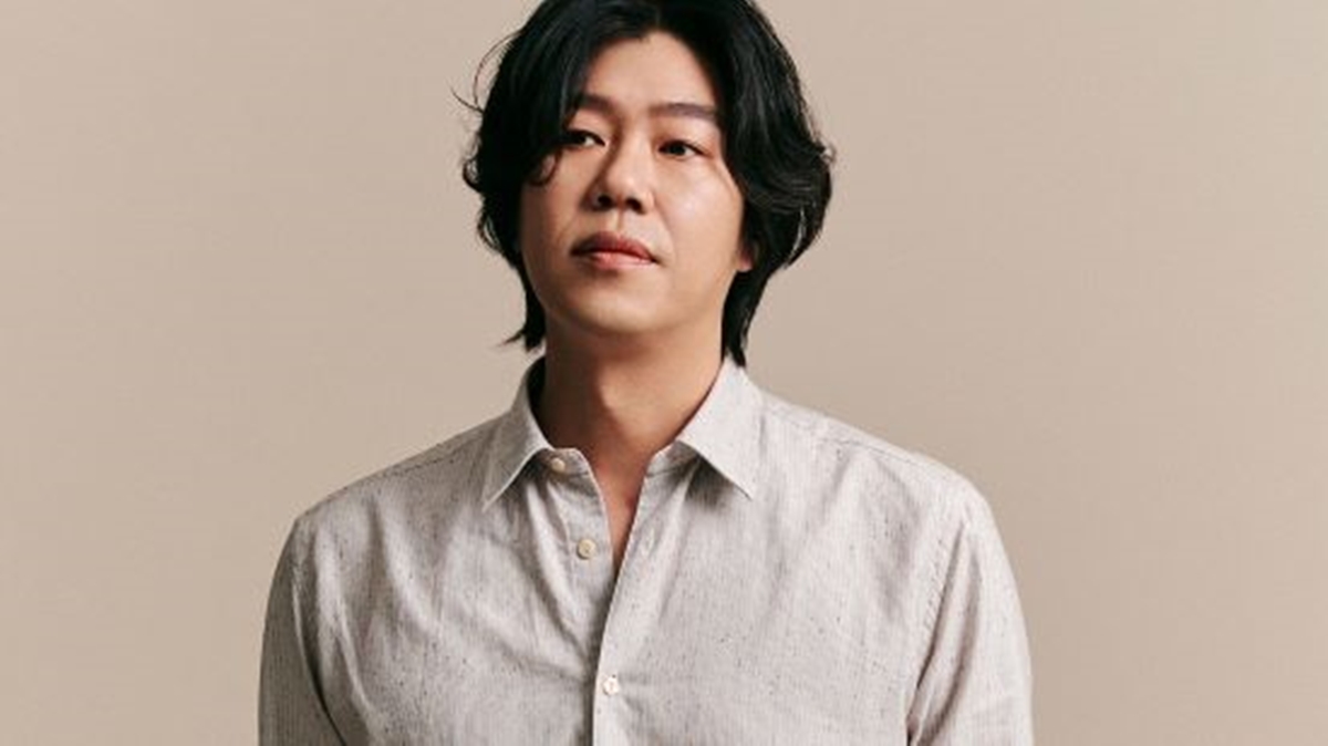노란 수영복에 섹시한 몸매 어필하는 존예 처자