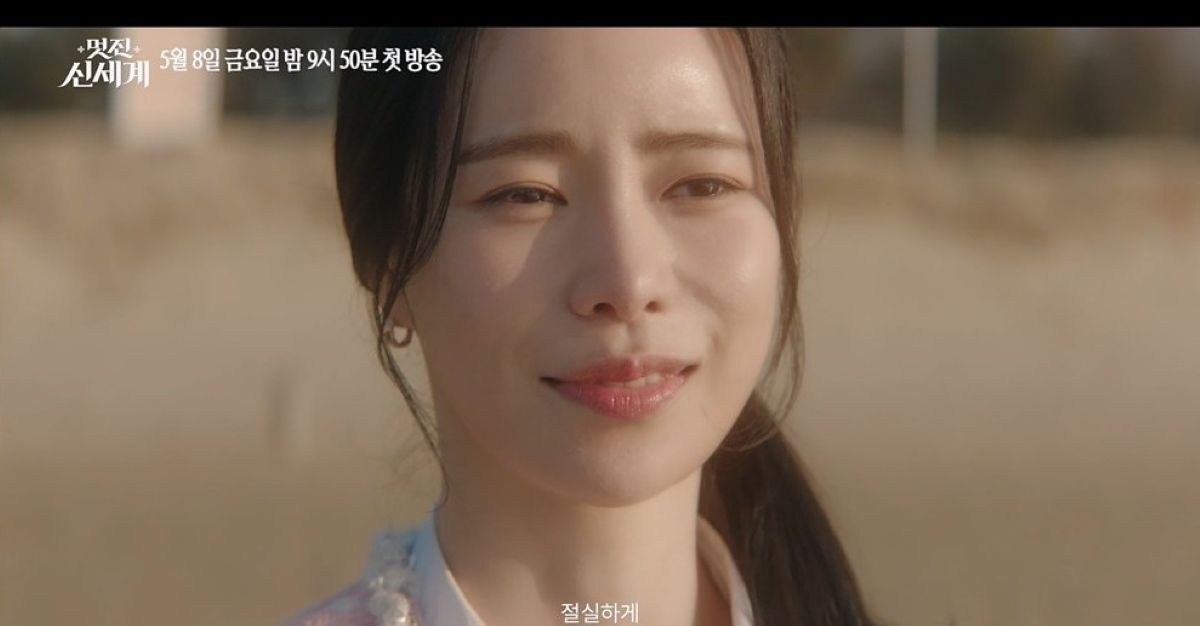 노란 수영복에 섹시한 몸매 어필하는 존예 처자