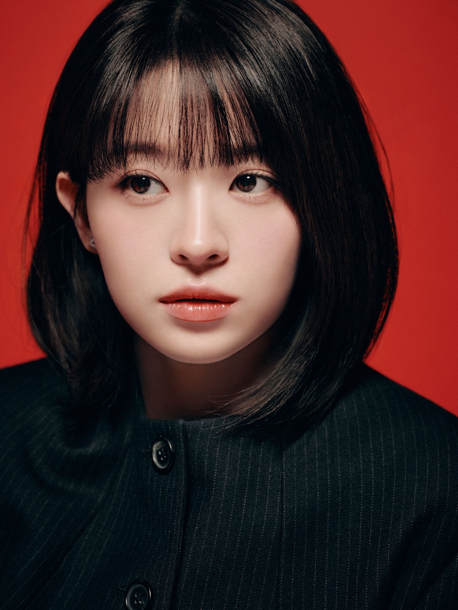 노란 수영복에 섹시한 몸매 어필하는 존예 처자