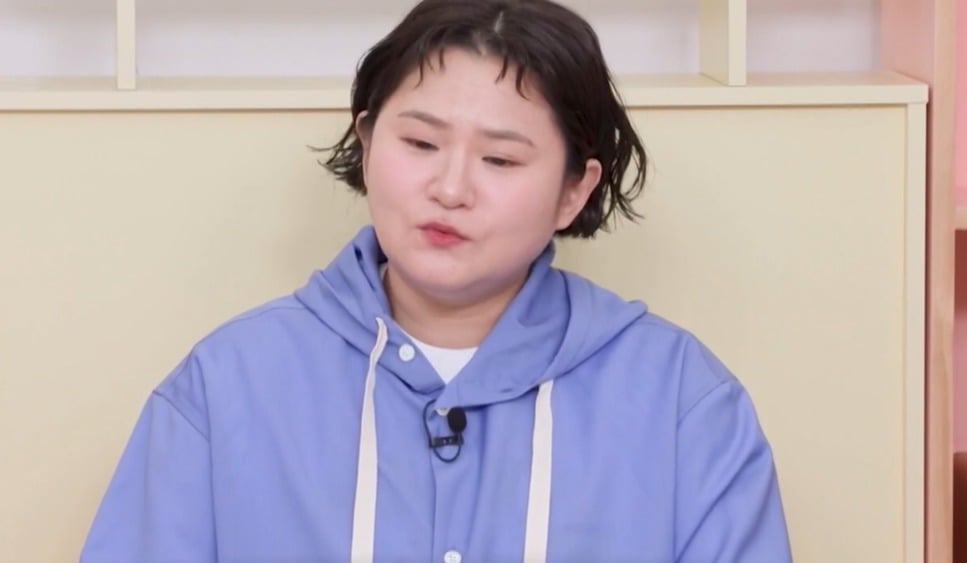 노란 수영복에 섹시한 몸매 어필하는 존예 처자