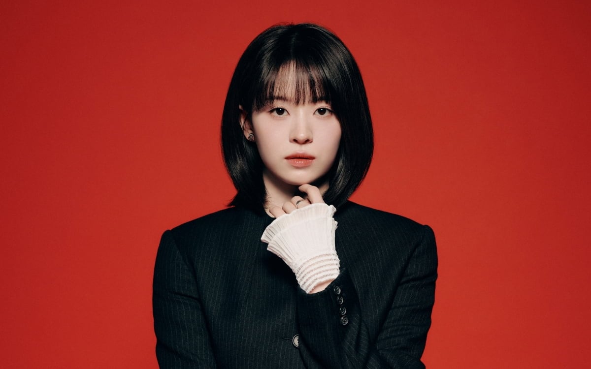 노란 수영복에 섹시한 몸매 어필하는 존예 처자