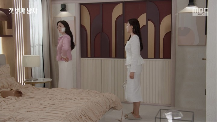 노란 수영복에 섹시한 몸매 어필하는 존예 처자