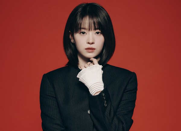 노란 수영복에 섹시한 몸매 어필하는 존예 처자