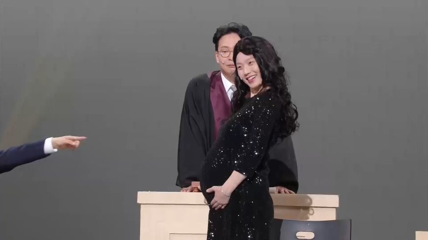 노란 수영복에 섹시한 몸매 어필하는 존예 처자