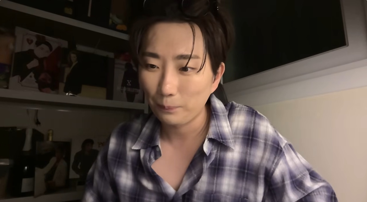 노란 수영복에 섹시한 몸매 어필하는 존예 처자