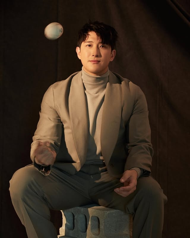 노란 수영복에 섹시한 몸매 어필하는 존예 처자