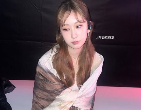 노란 수영복에 섹시한 몸매 어필하는 존예 처자