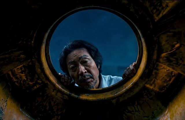 노란 수영복에 섹시한 몸매 어필하는 존예 처자