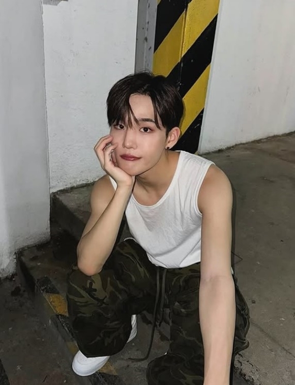 노란 수영복에 섹시한 몸매 어필하는 존예 처자
