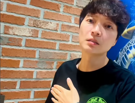 노란 수영복에 섹시한 몸매 어필하는 존예 처자