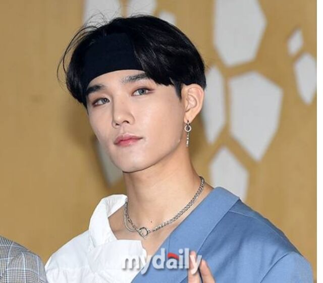 노란 수영복에 섹시한 몸매 어필하는 존예 처자