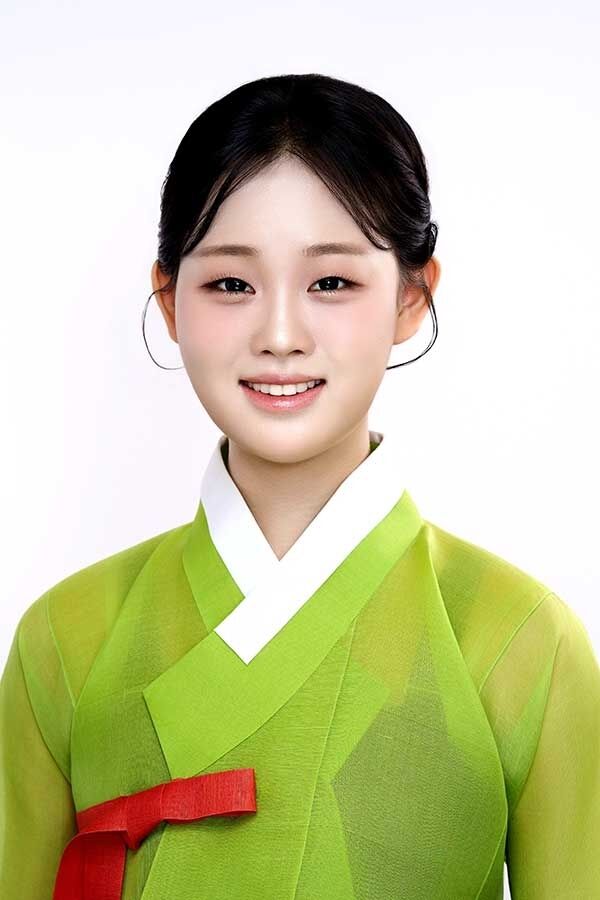 노란 수영복에 섹시한 몸매 어필하는 존예 처자