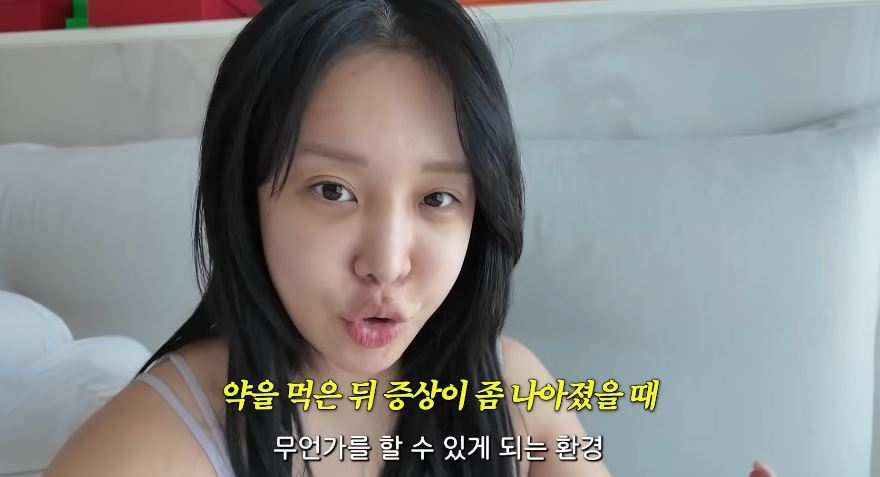 노란 수영복에 섹시한 몸매 어필하는 존예 처자