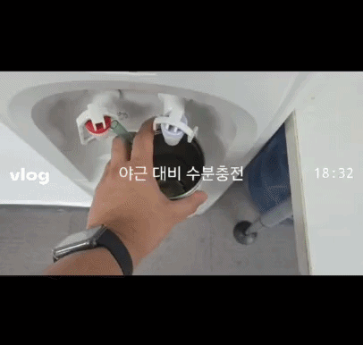 셋로그 앱으로 만든 브이로그. 시간대별 짧은 영상을 자동으로 이어 붙여 하루를 기록할 수 있다.