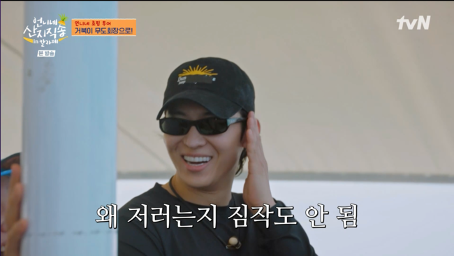 노란 수영복에 섹시한 몸매 어필하는 존예 처자