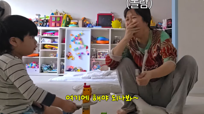 노란 수영복에 섹시한 몸매 어필하는 존예 처자