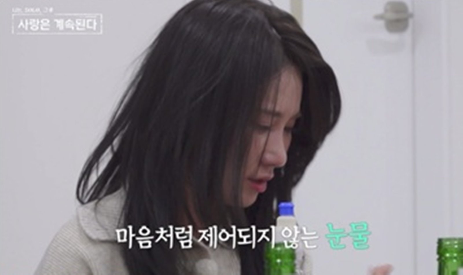 노란 수영복에 섹시한 몸매 어필하는 존예 처자