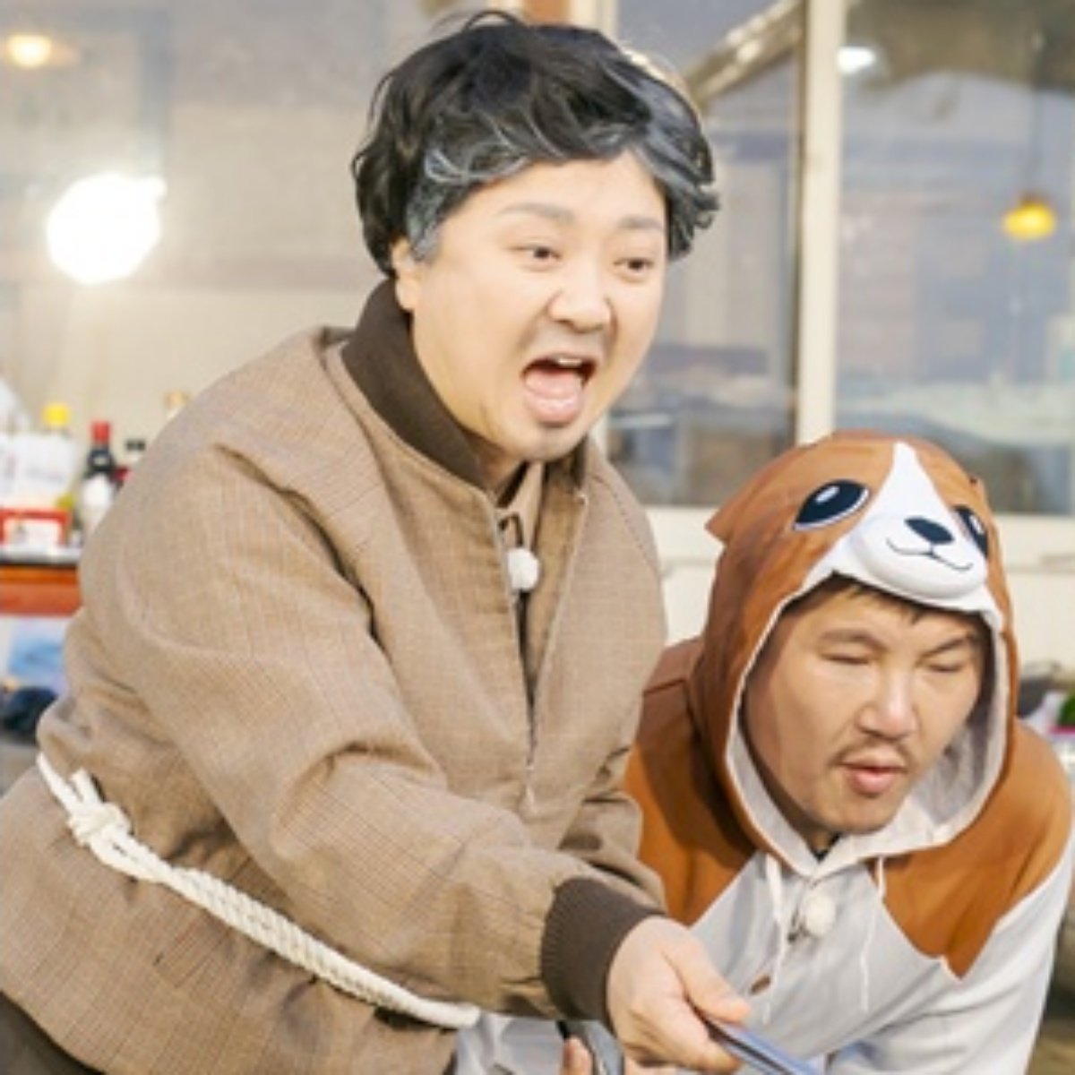 노란 수영복에 섹시한 몸매 어필하는 존예 처자