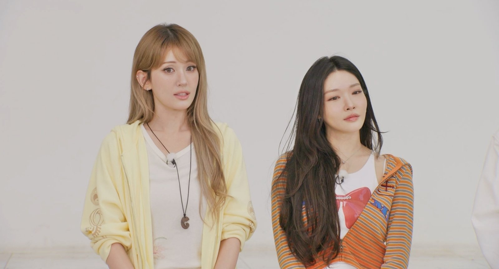 노란 수영복에 섹시한 몸매 어필하는 존예 처자