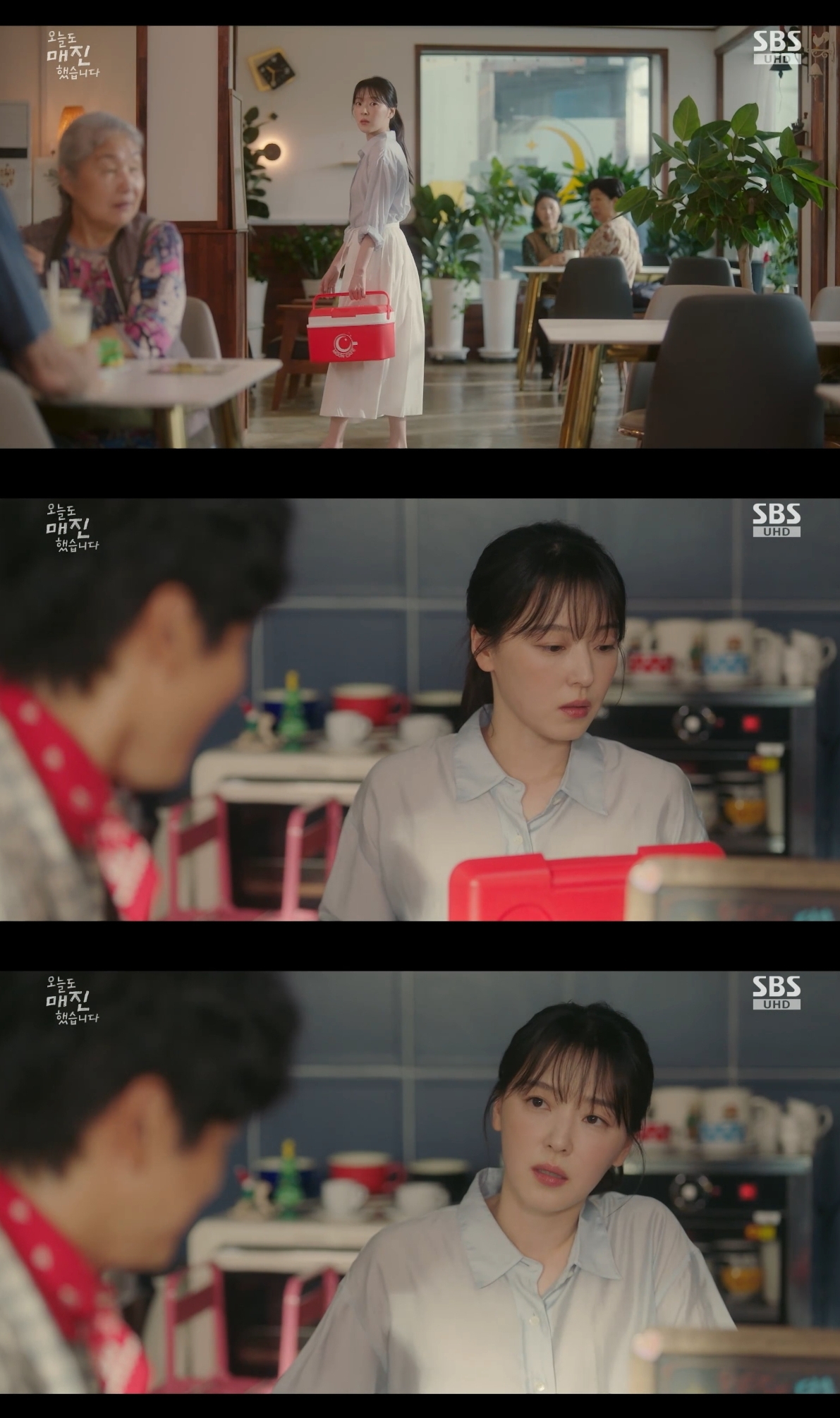 노란 수영복에 섹시한 몸매 어필하는 존예 처자