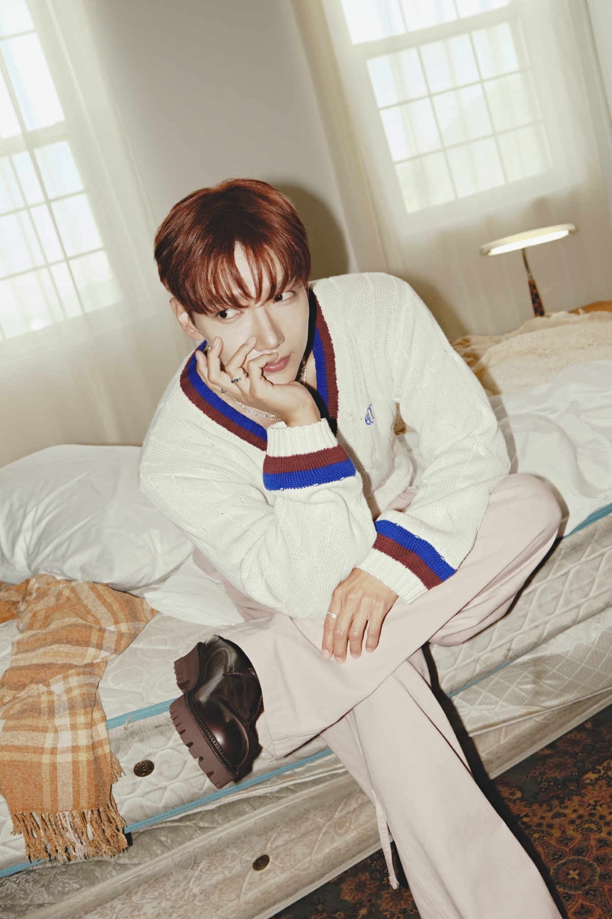 노란 수영복에 섹시한 몸매 어필하는 존예 처자