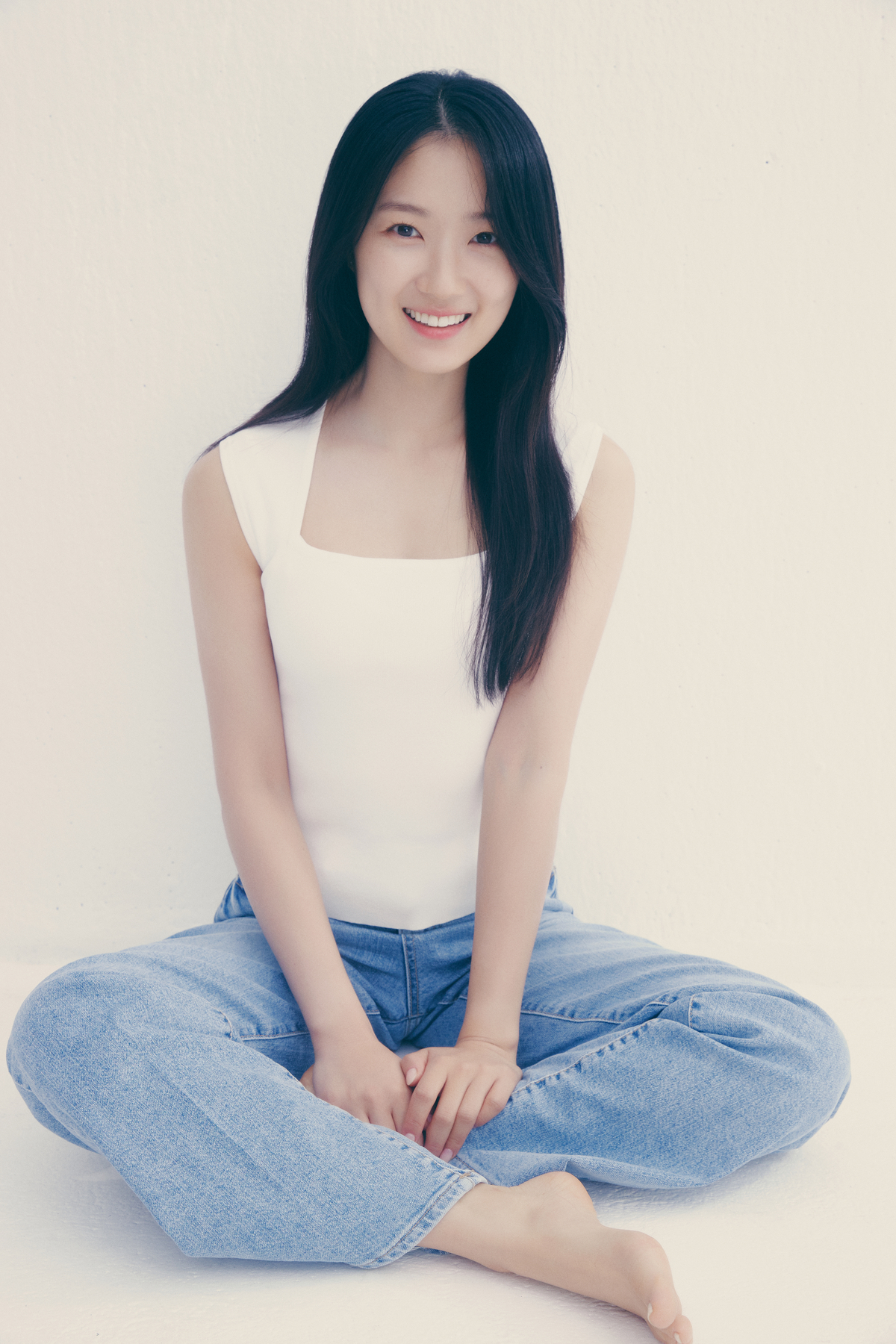 노란 수영복에 섹시한 몸매 어필하는 존예 처자