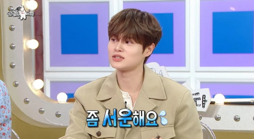 노란 수영복에 섹시한 몸매 어필하는 존예 처자