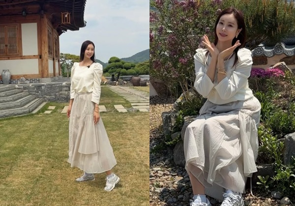 노란 수영복에 섹시한 몸매 어필하는 존예 처자