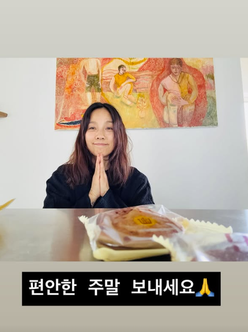 노란 수영복에 섹시한 몸매 어필하는 존예 처자