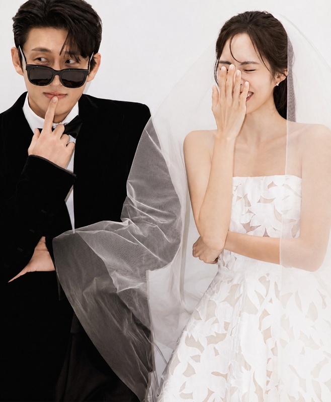노란 수영복에 섹시한 몸매 어필하는 존예 처자