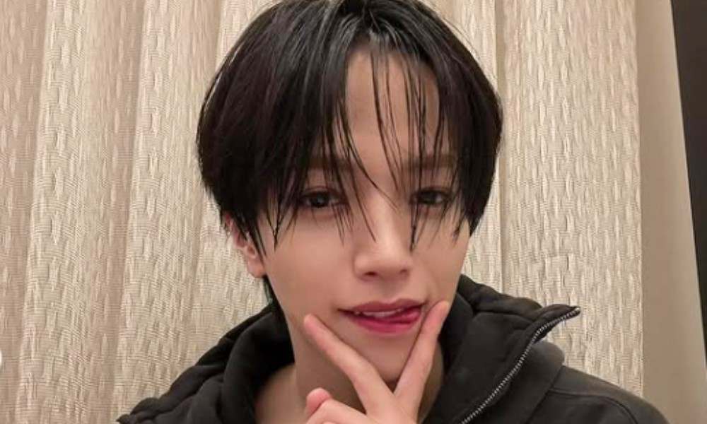 노란 수영복에 섹시한 몸매 어필하는 존예 처자