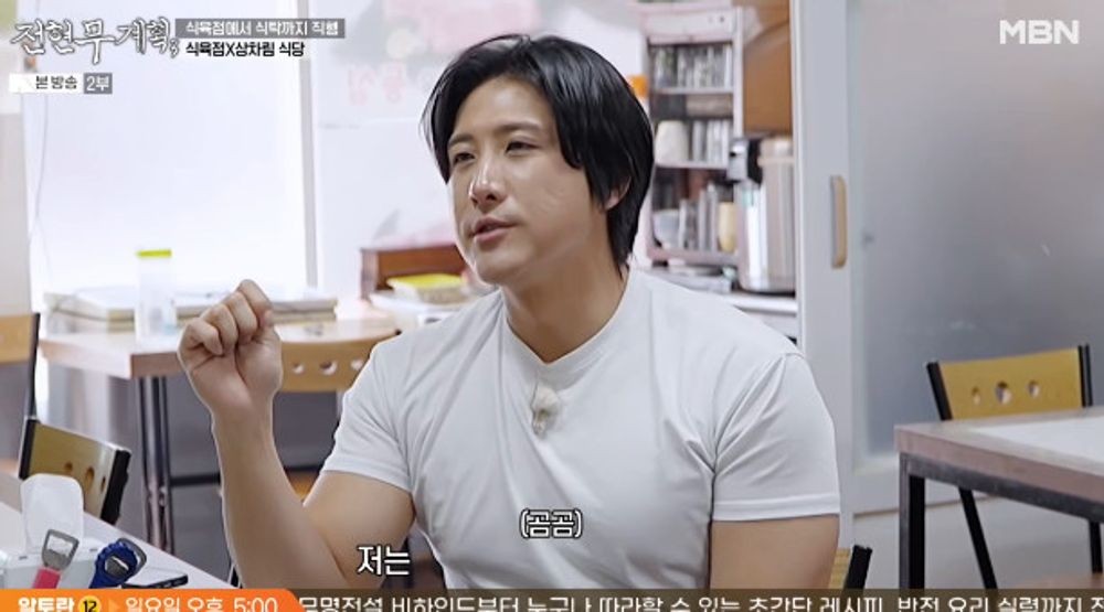 노란 수영복에 섹시한 몸매 어필하는 존예 처자