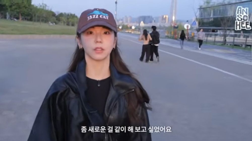 노란 수영복에 섹시한 몸매 어필하는 존예 처자
