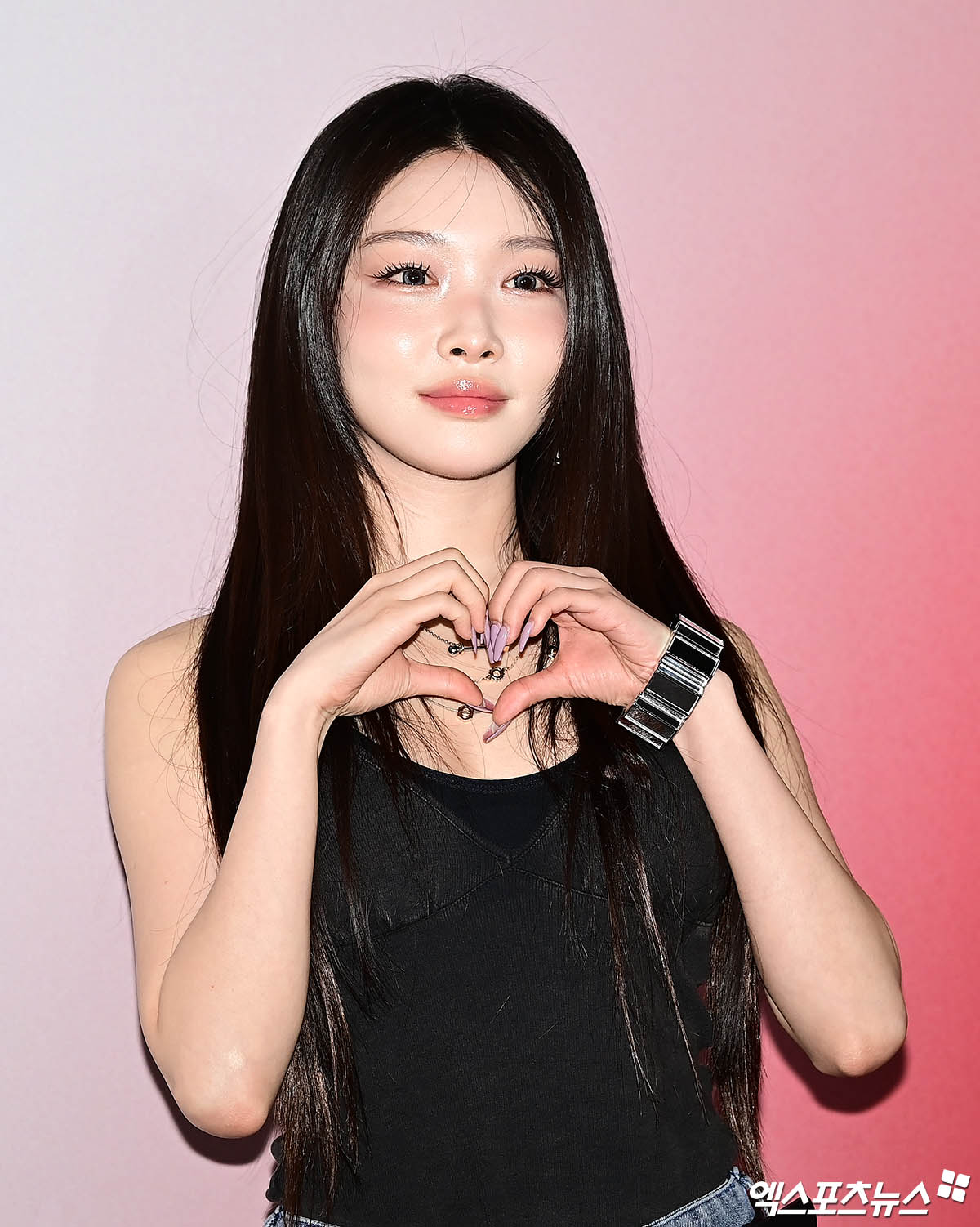 노란 수영복에 섹시한 몸매 어필하는 존예 처자