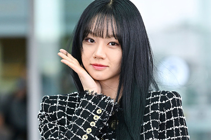 노란 수영복에 섹시한 몸매 어필하는 존예 처자