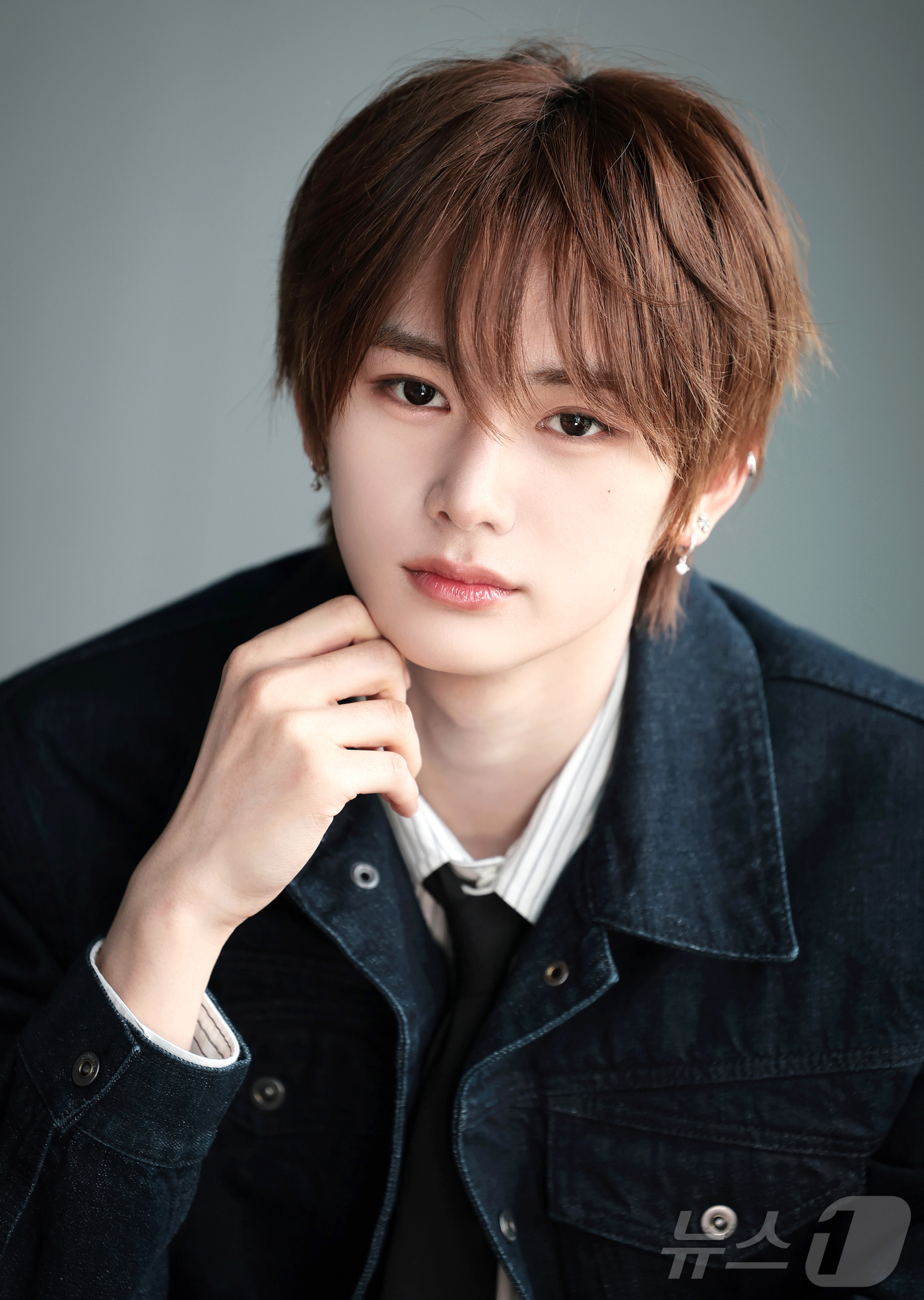노란 수영복에 섹시한 몸매 어필하는 존예 처자