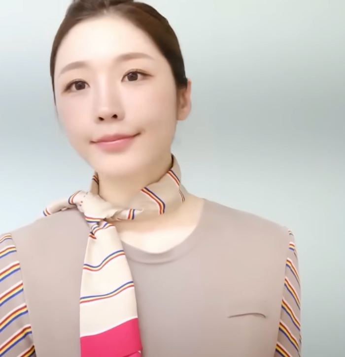 노란 수영복에 섹시한 몸매 어필하는 존예 처자