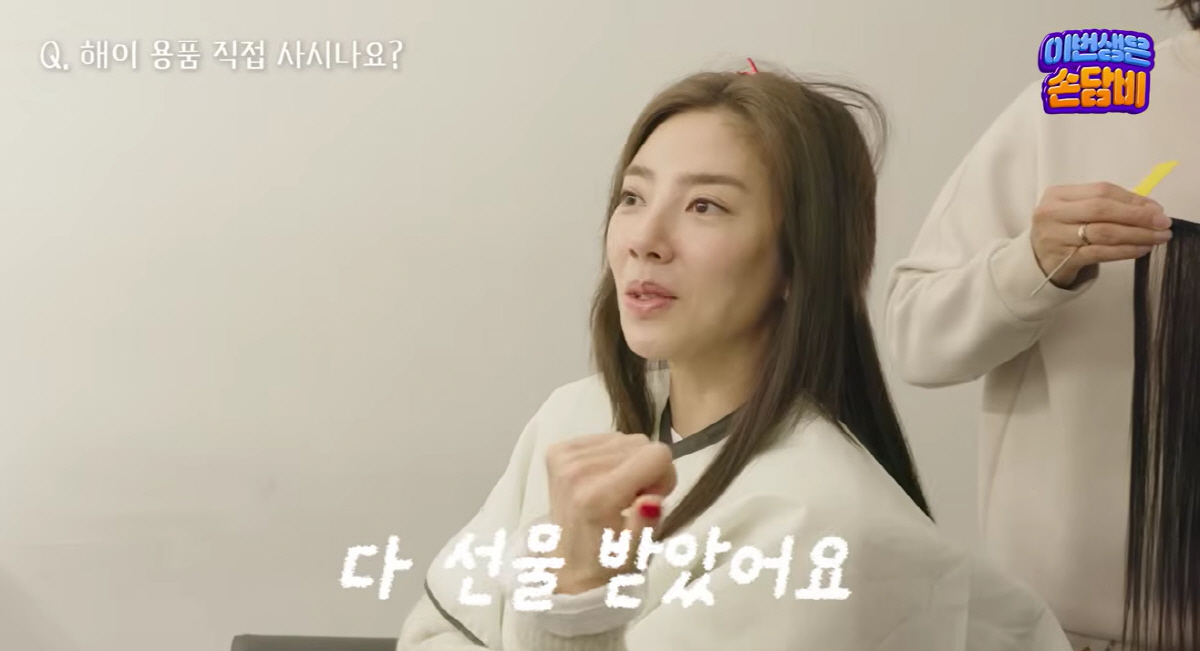 노란 수영복에 섹시한 몸매 어필하는 존예 처자