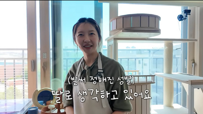 노란 수영복에 섹시한 몸매 어필하는 존예 처자