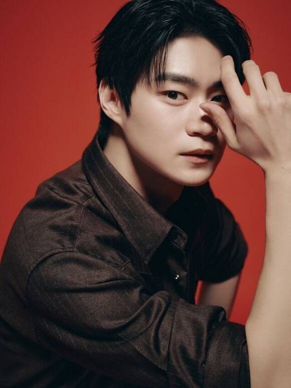 노란 수영복에 섹시한 몸매 어필하는 존예 처자
