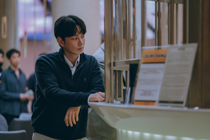 노란 수영복에 섹시한 몸매 어필하는 존예 처자