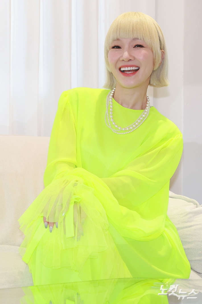CBS No Cut News met Jadu at a gallery in Jongno-gu, Seoul, on the afternoon of the 17th of last month.