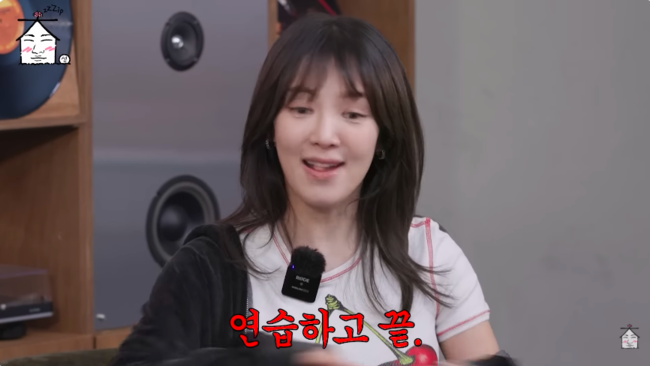 노란 수영복에 섹시한 몸매 어필하는 존예 처자