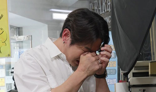 노란 수영복에 섹시한 몸매 어필하는 존예 처자