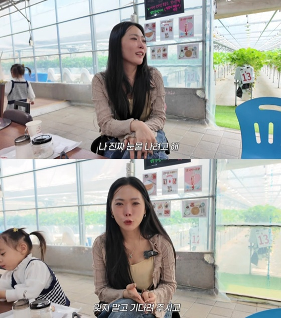노란 수영복에 섹시한 몸매 어필하는 존예 처자