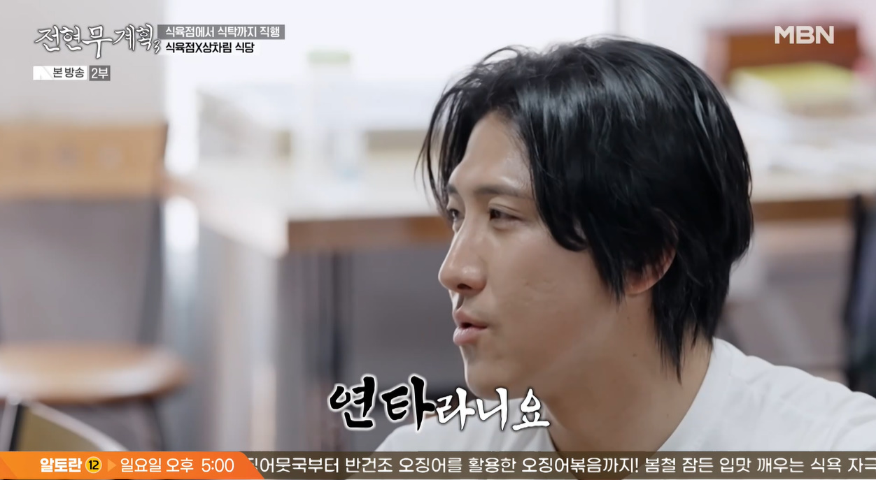 노란 수영복에 섹시한 몸매 어필하는 존예 처자