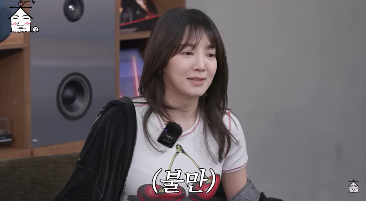 노란 수영복에 섹시한 몸매 어필하는 존예 처자