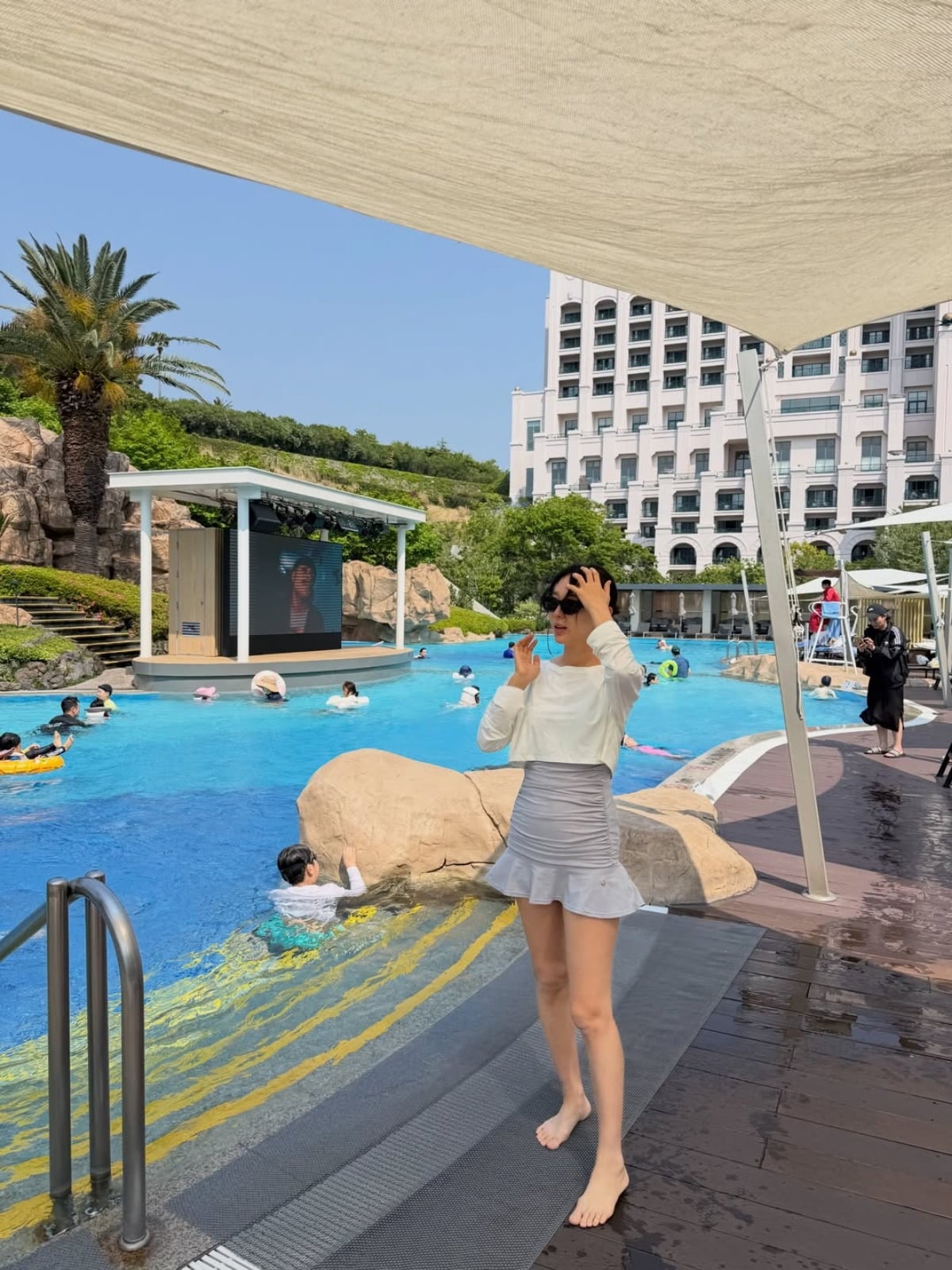 Lee Ji-hye and Seo Ji-young's Miraculous Reunion at a Pool! 